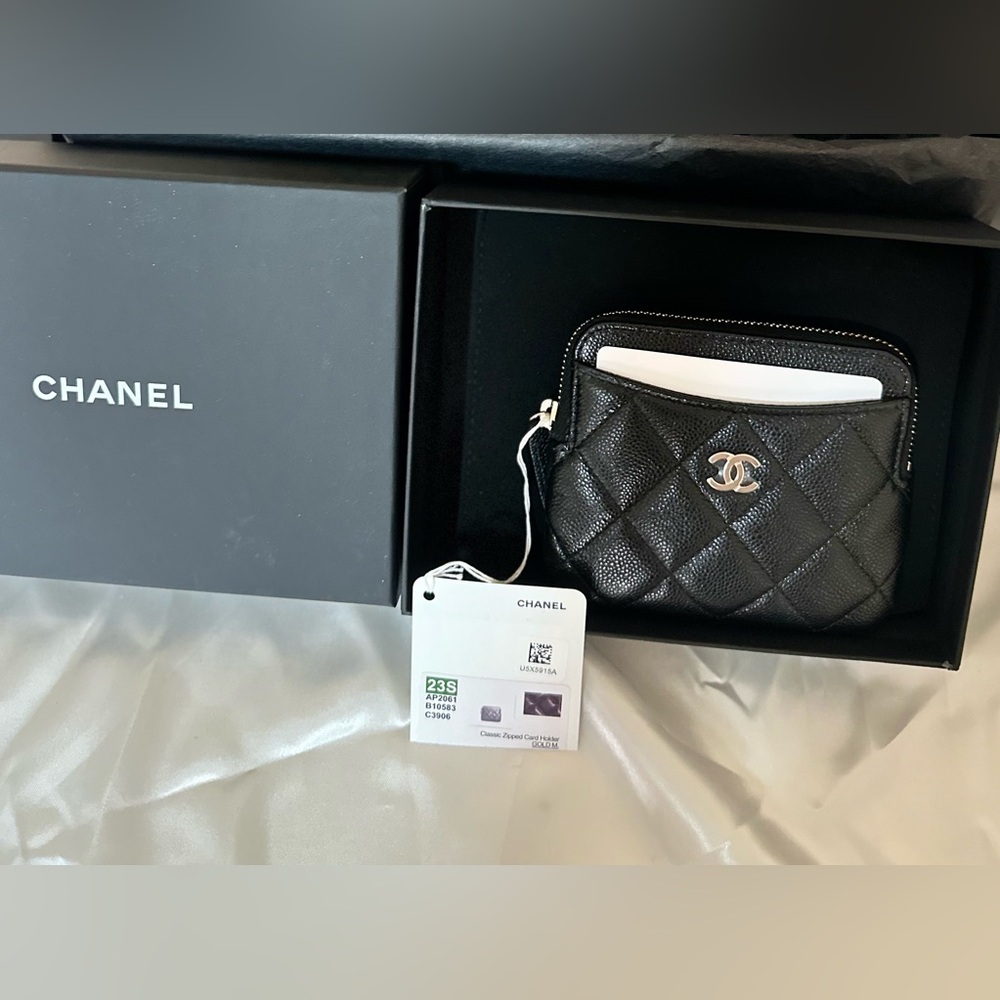 CHANEL Black Quilted Card Holder